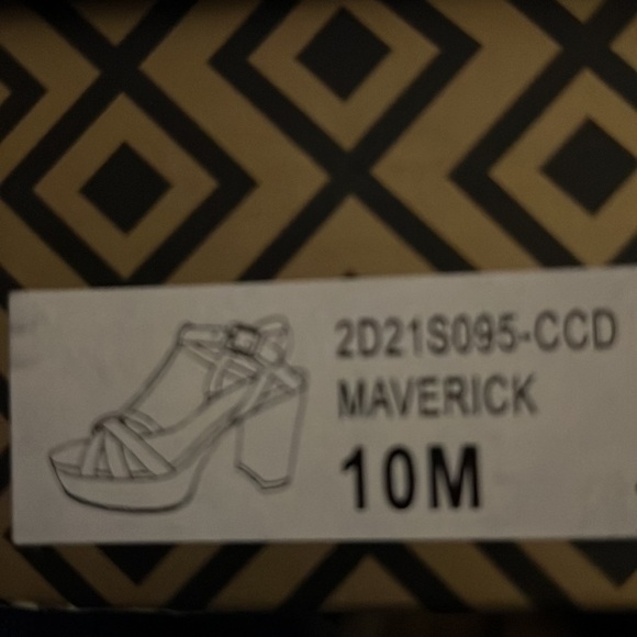 Charles David Maverick gold platform t strap sandals heels Sz 10 - Picture 6 of 11